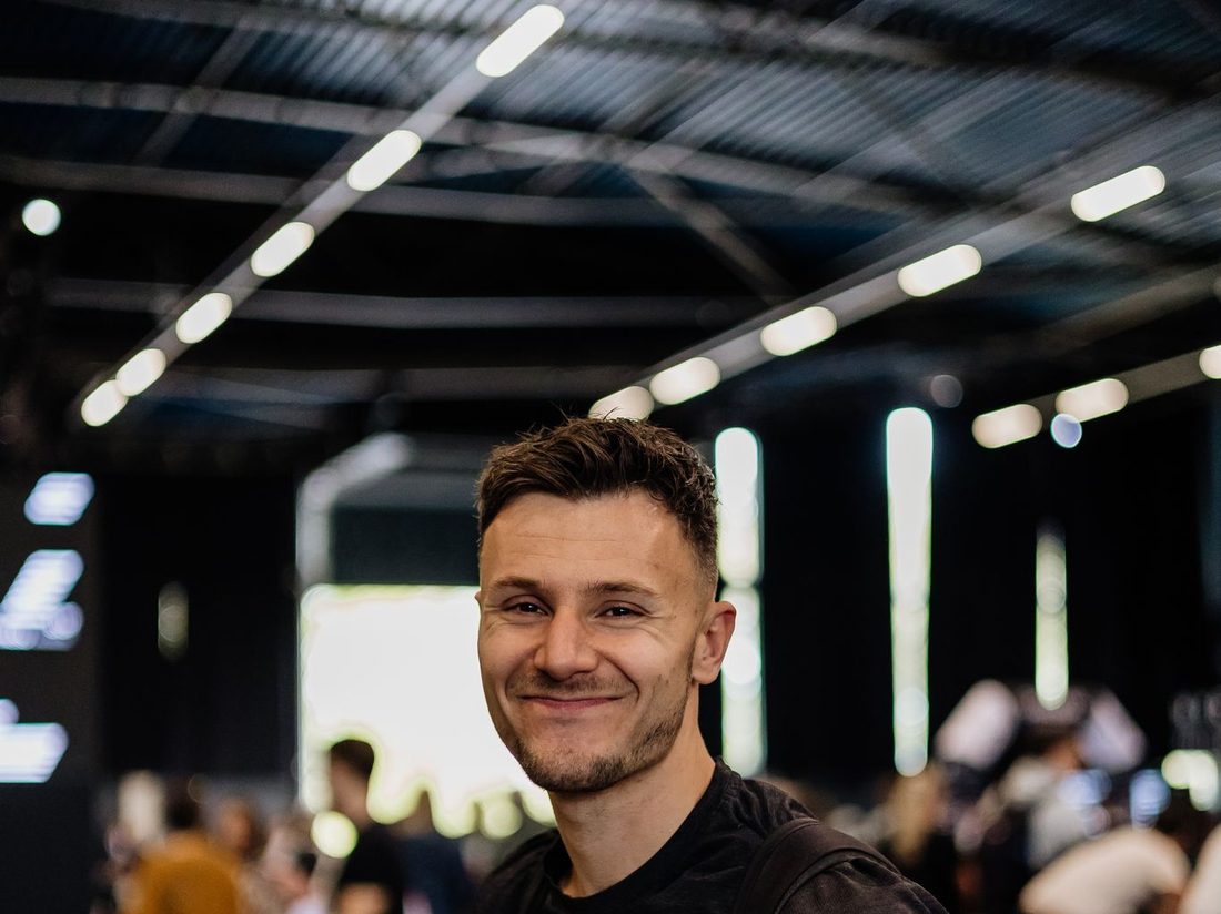 Thomas de Rover, oprichter en head coach van Momentom, bij een Hyrox evenement